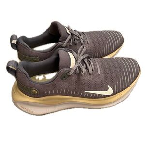 Nike InfinityRN 4 
Size 11
Color grey 
Brand new